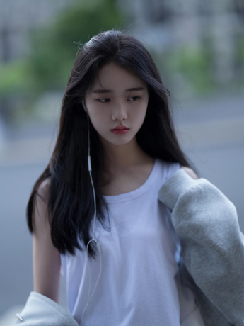 云缨拿枪X自己的B独家内容